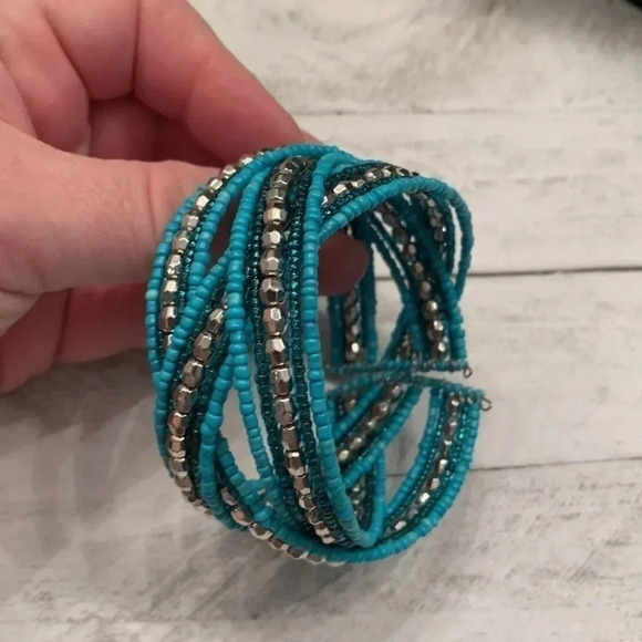 Beads  and silvertone set - Picture 4 of 7